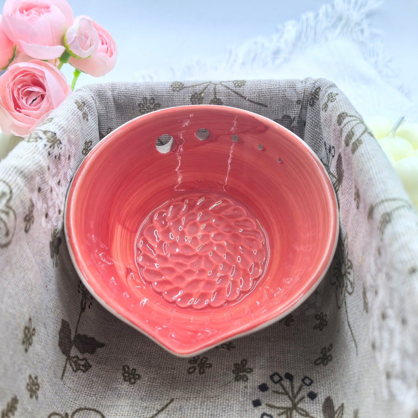 Ceramic Herb Peeling Bowl for Separating Leaves and Stems